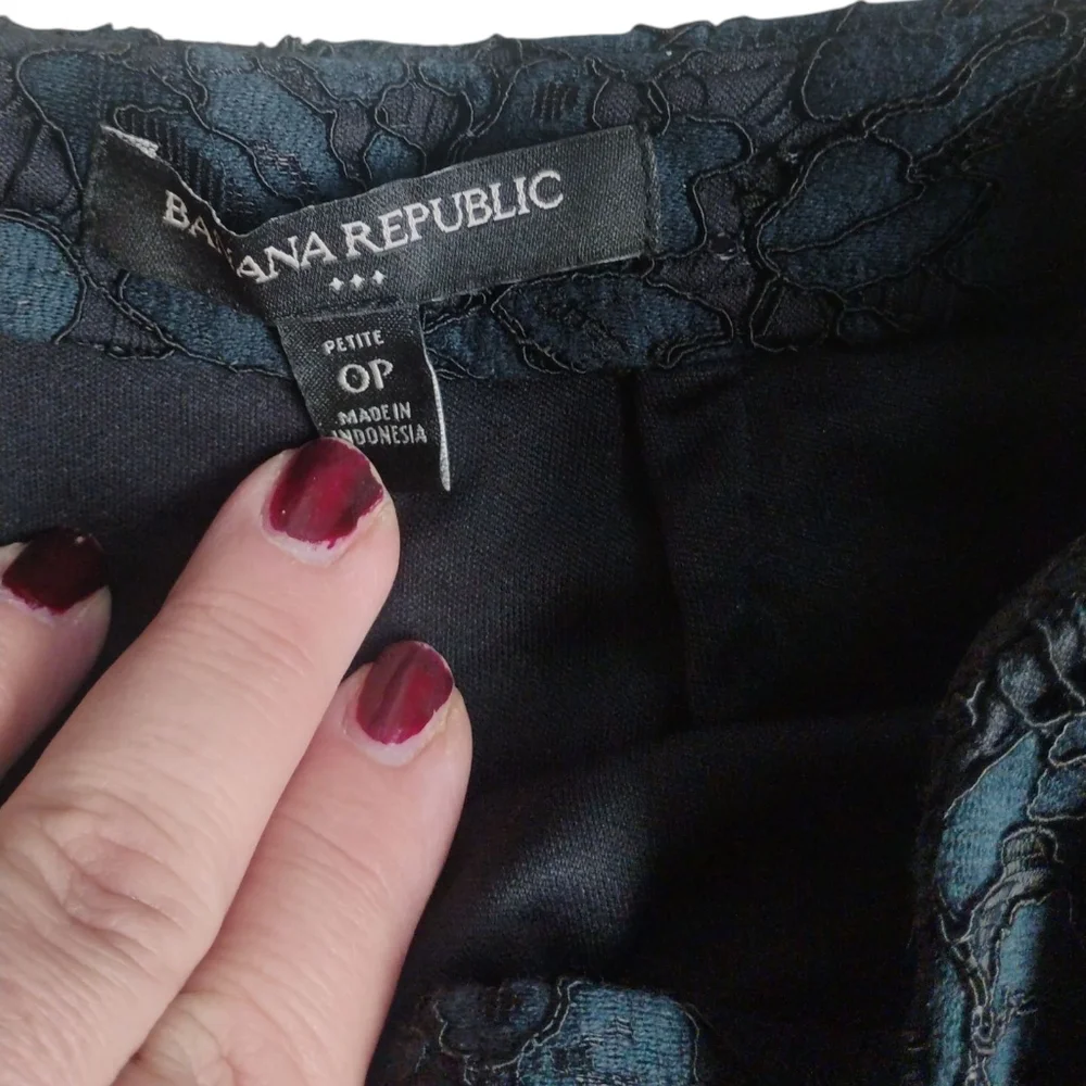 Banana Republic Navy & Black Lace Overlay Skirt SZ 0 Petite